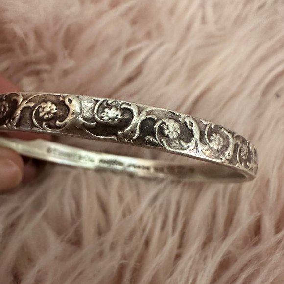 $395 Authentic Vintage TIFFANY&Co. Narrow Bangle Silver (MSRP $525) - Picture 4 of 5